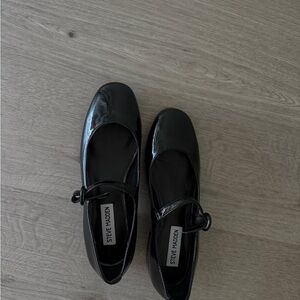 Steve Madden Black Patent Mary Jane shoes